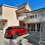 Apartment Kate-Few Minutes From Beach