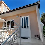 Apartment Kate-Few Minutes From Beach