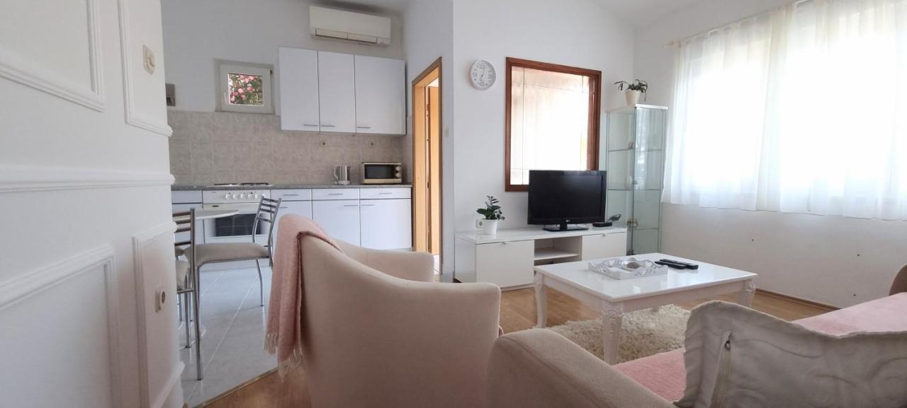 Kate-few Minutes From Apartment Makarska